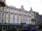 Через дорогу от костёла св.Казимира находится отель Рэдиссон Блю Астория (Radisson Blu Astorija Hotel, Didzioji 35)