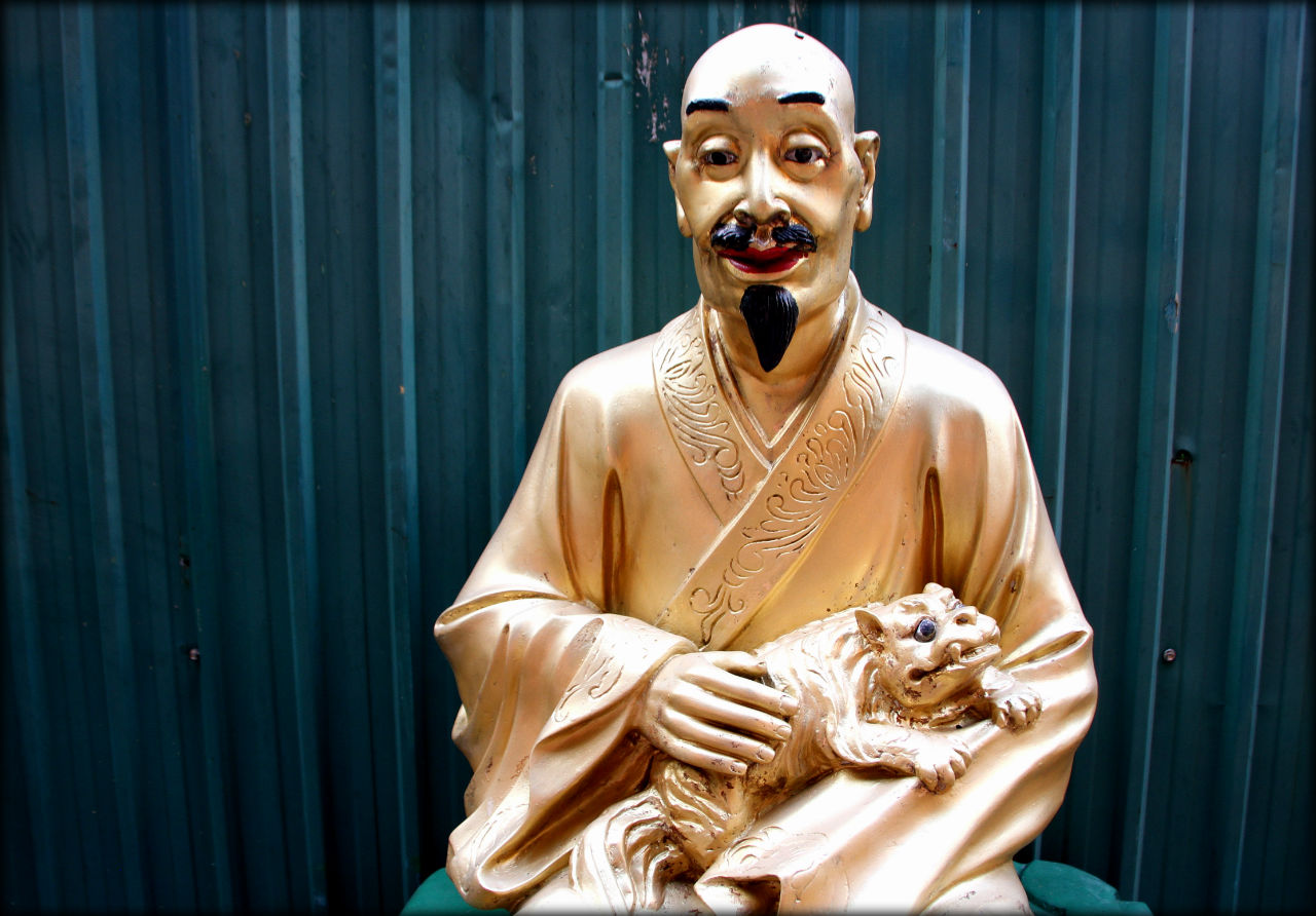 Монахи похожие на нас или наедине с золотыми Буддами Ша-Тин, Гонконг