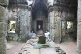 Интерьеры западных ворот-гопур третьего корпуса-вложения храмового комплекса Пре-Кхан