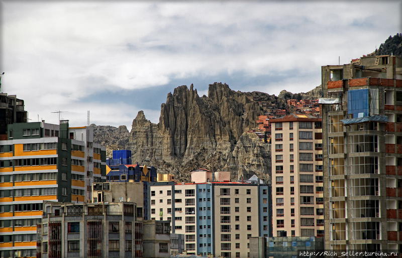 Город был основан в 1548 Алонсо де Мендосой неподалеку от старого индейского поселения Чукиаго. Поначалу назывался Нуэстра-Сеньора-де-ла-Пас (Nuestra Señora de La Paz — «Богоматерь мира»). La Paz, Bolivia