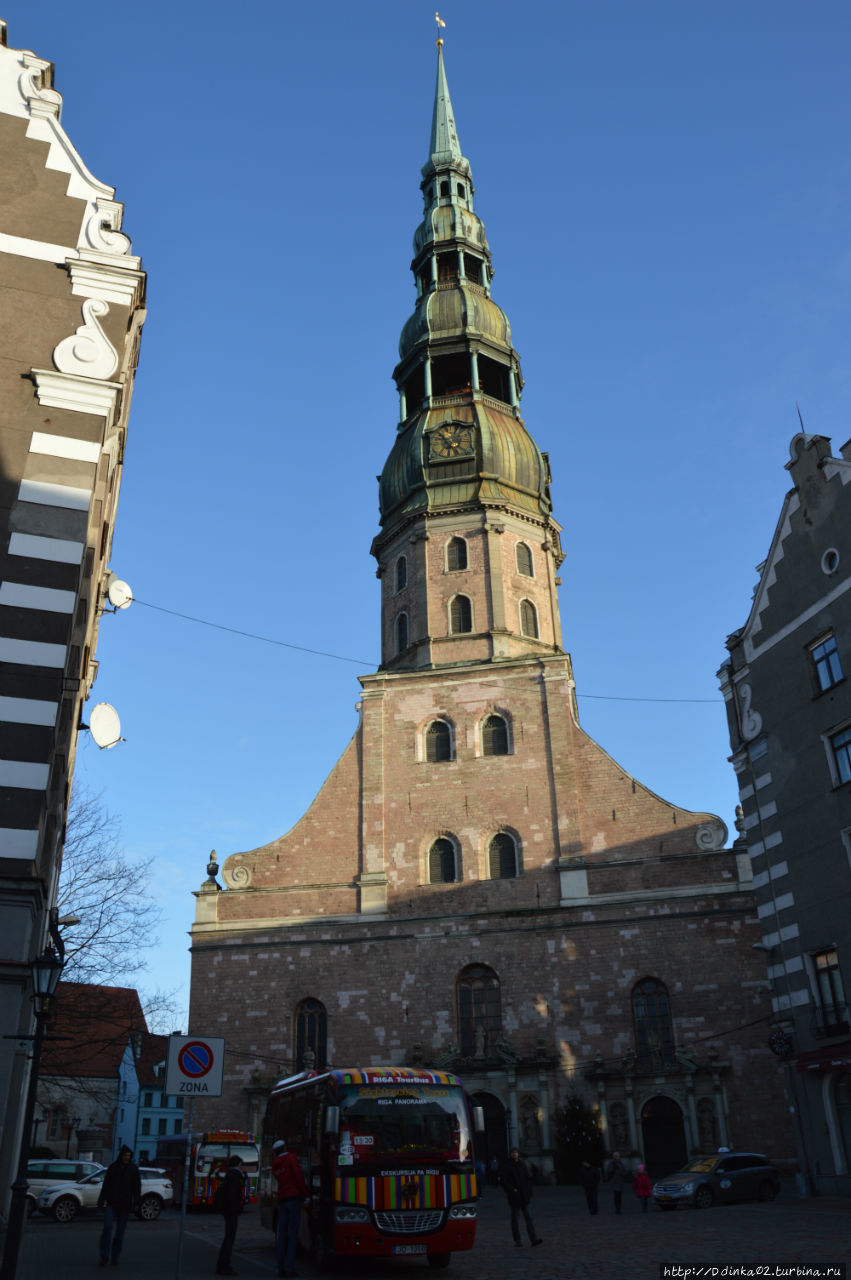 Во времена средневековья колокольня церкви Св. Петра использовалась как смотровая и дозорная башня. Рига, Латвия