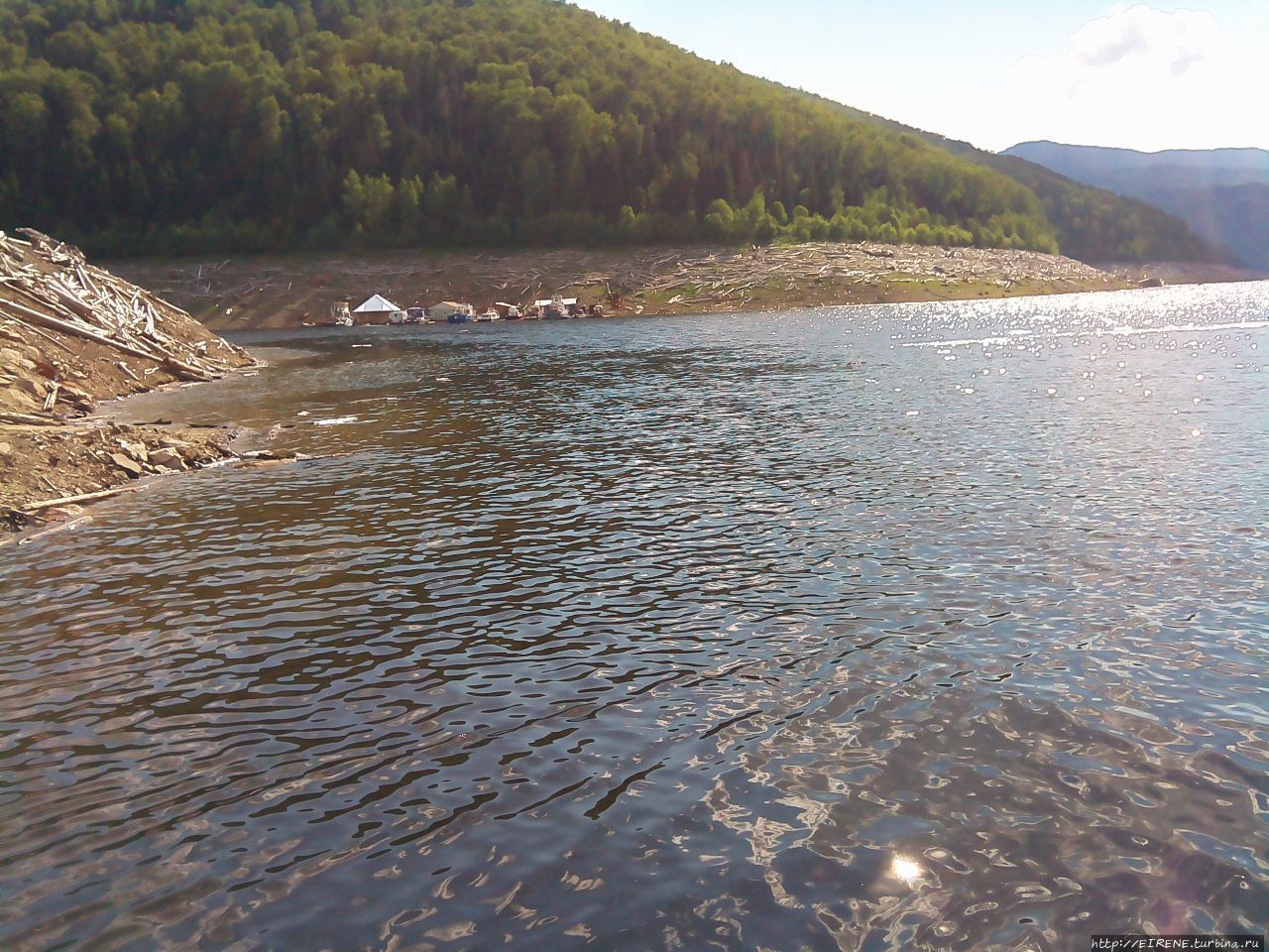 На катере по Енисею к водопаду Катушка.