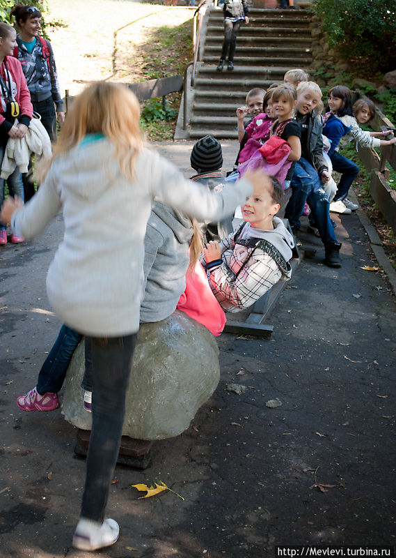 В зоопарке с детками из Jelgava Bernu aprupes centrs Рига, Латвия