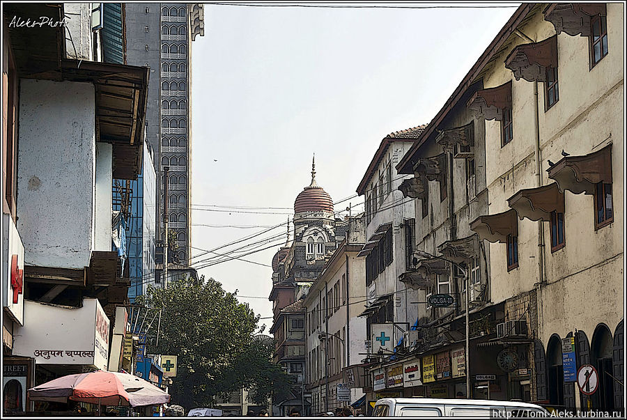 Козырьки — от солнца в мусульманском квартале...
* Мумбаи, Индия