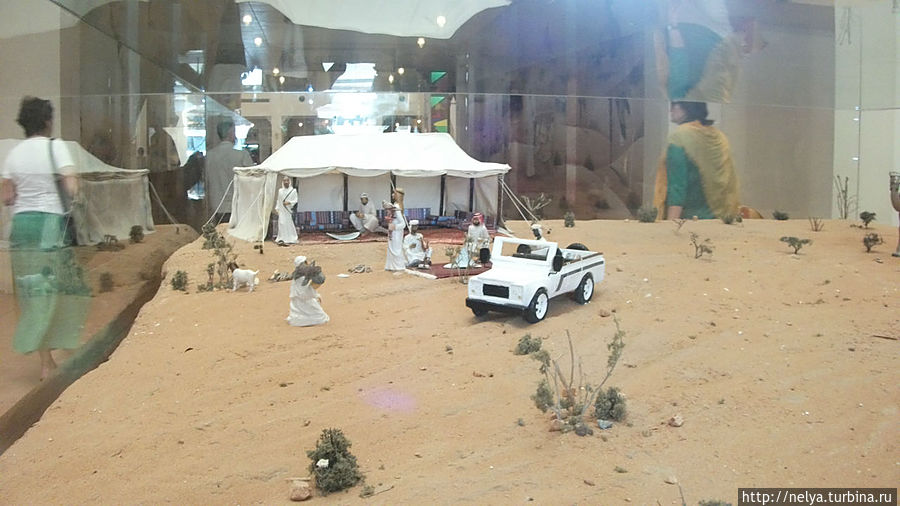 Макет, изображающий сцену соколиной охоты Дубай, ОАЭ