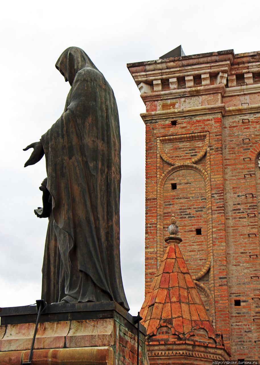 Купола Нового собора Куэнки Санта-Ана-де-лос-Риос-де-Куэнка, Эквадор