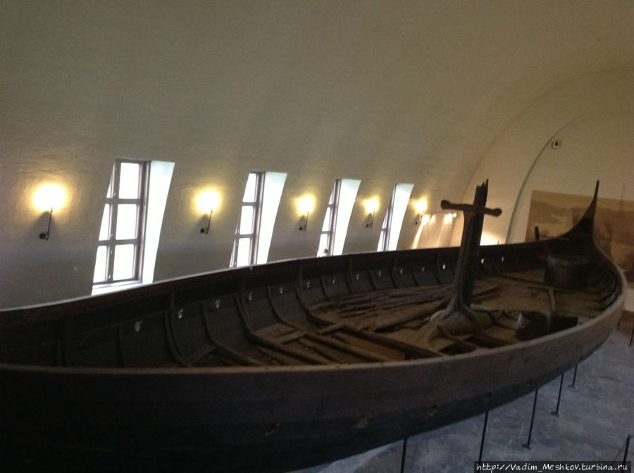 В Музее кораблей викингов в Осло выставлены сохранившиеся драккары. Осло, Норвегия
