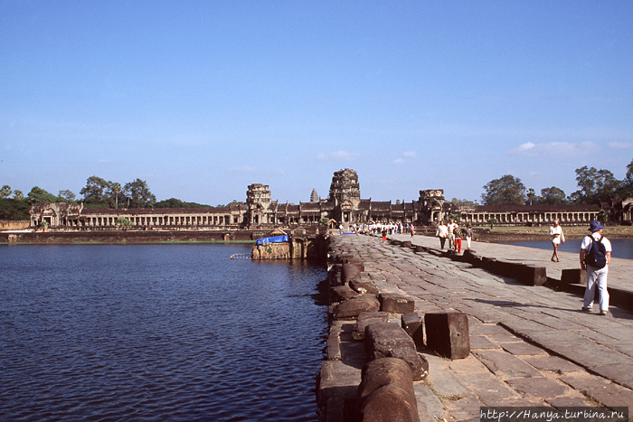 Ангкор Ват. Дамба-мост. Фото из интернета Ангкор (столица государства кхмеров), Камбоджа
