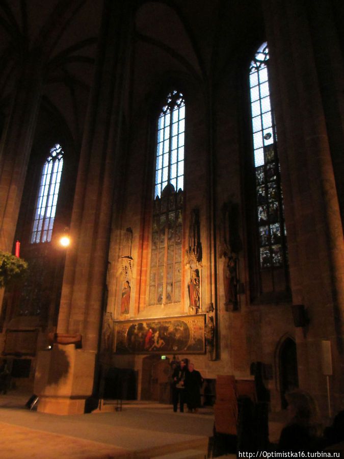Посмотреть интерьер старинной церкви и послушать орган Нюрнберг, Германия
