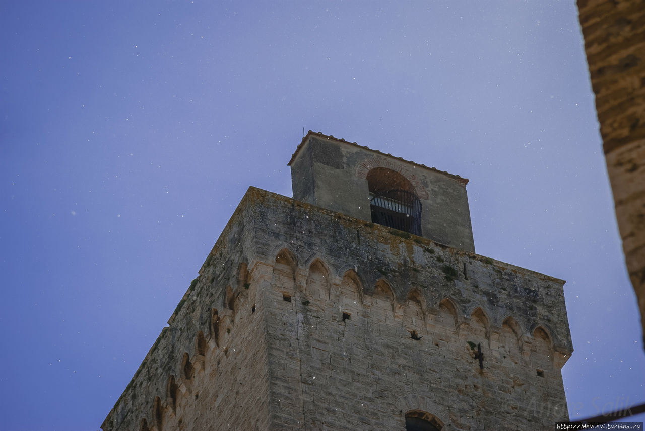 Город San Gimignano над долиной местного Кьянти Сан-Джиминьяно, Италия