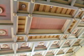 Фрагмент деревянного кессонного потолка