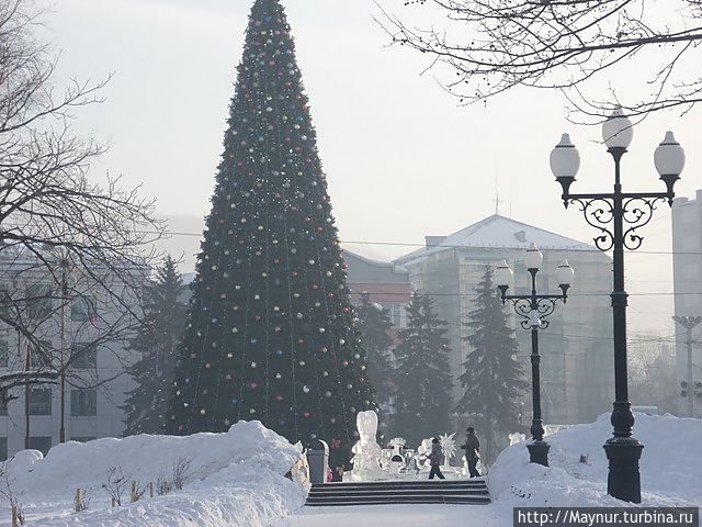 Сквер между привакзальной площадью и площадью им. Ленина.