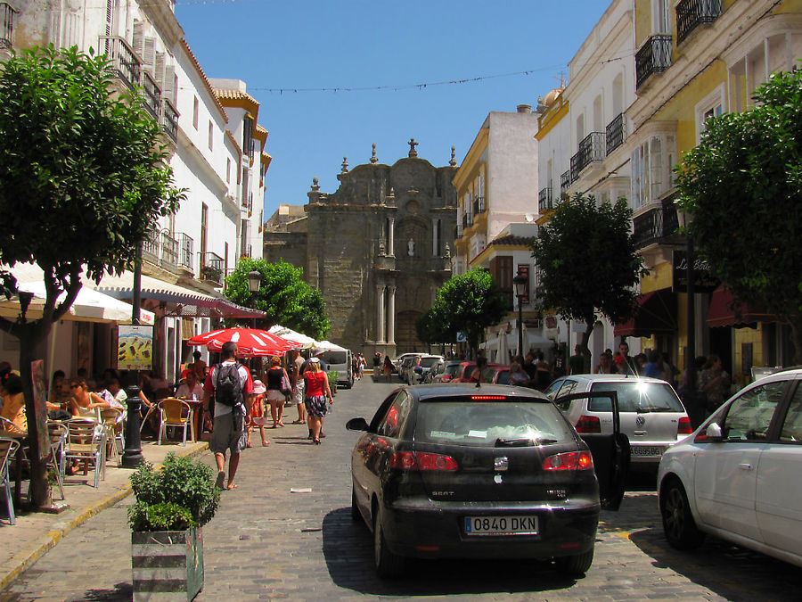 Церковь San Mateo 16 века на Calle de los Azogues Тарифа, Испания