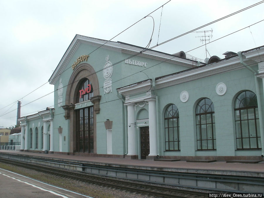 Электропоезд с Финляндского вокзала 1.5 часа без остановок, 2 часа со всеми остановками. Выборг, Россия