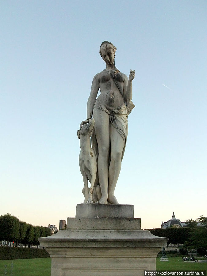 Скульптура большого Карэ Диана Луи Огюста Левёку. Мрамор 1866 г. Париж, Франция