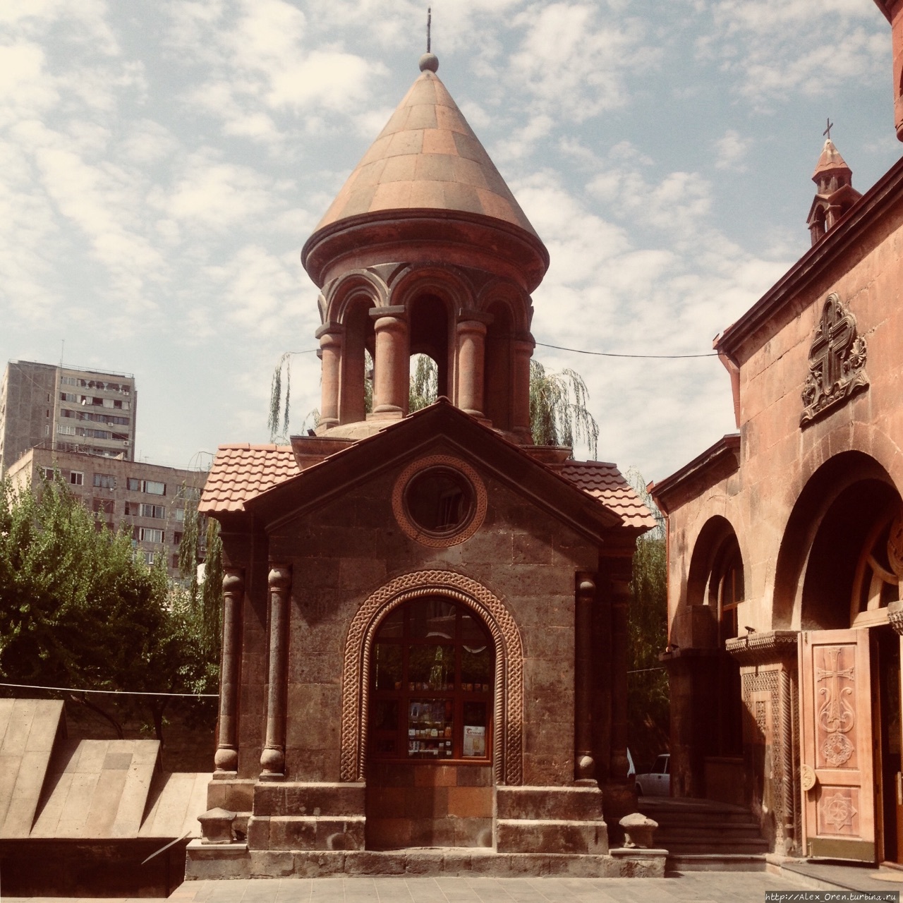 Церковь Зоравор Сурб Аствацацин Ереван, Армения
