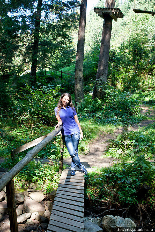 Совсем нехитрыми путями можно отправится на Захар Беркут (подъемник). Главное, не заблудится и попасть на съедение просто огромным белкам)))))