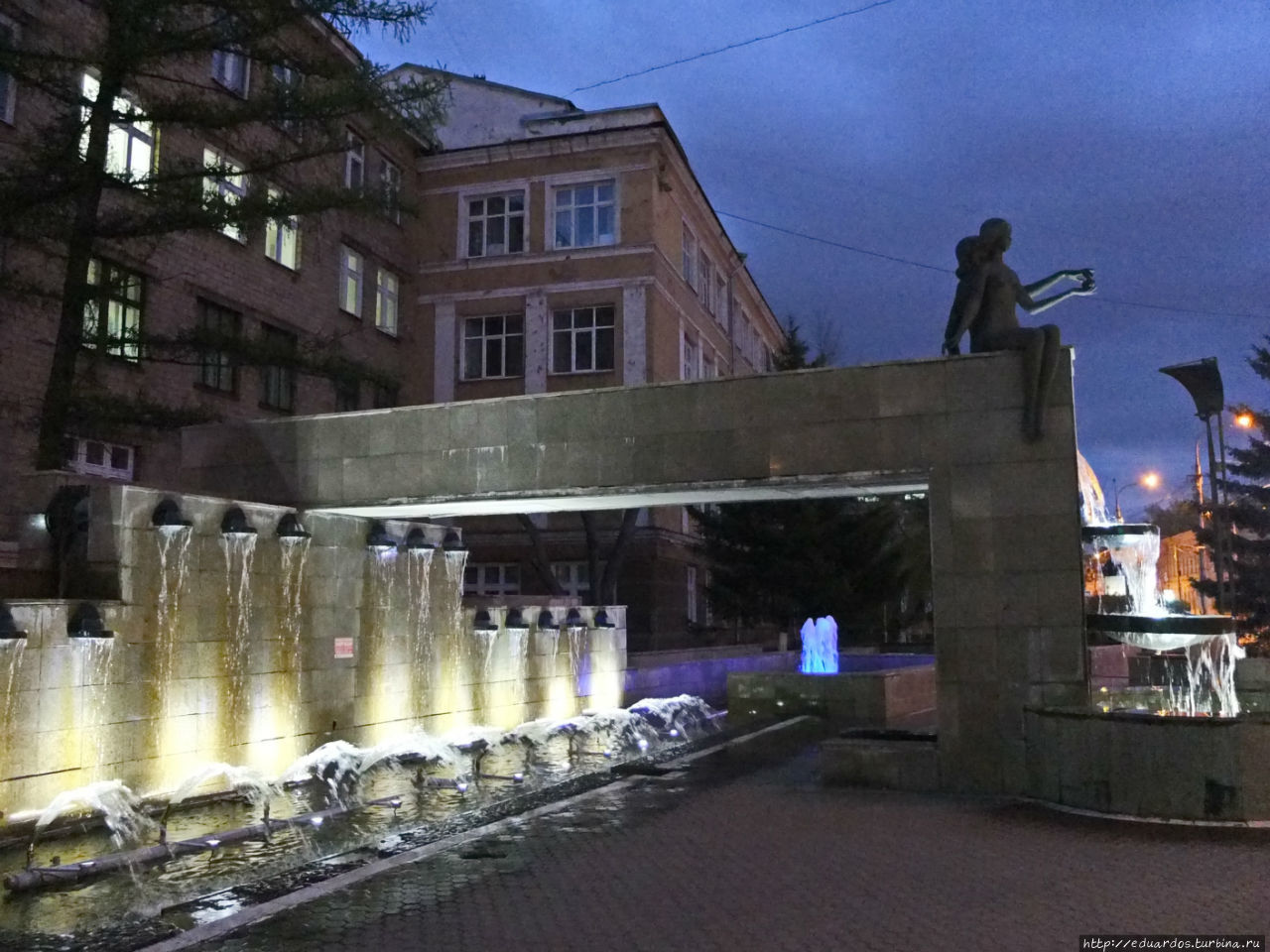 фонтан Адам и Ева, перекресток пр. Мира и ул. Перенсона Красноярск, Россия
