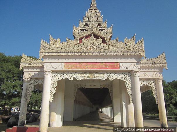 Shwezigon Pagoda Баган, Мьянма