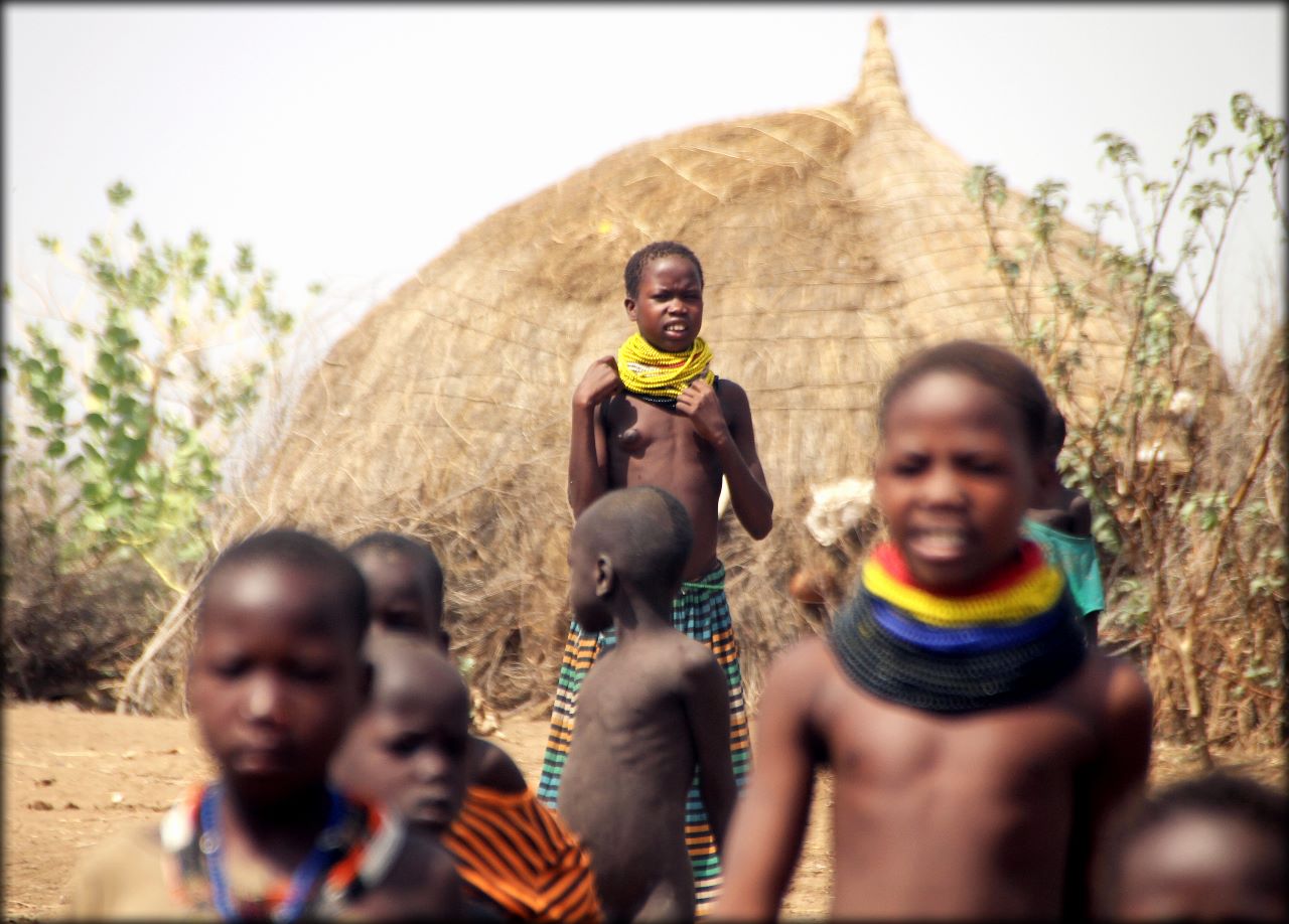 Южная Эфиопия - деревня племени Ньянгатом