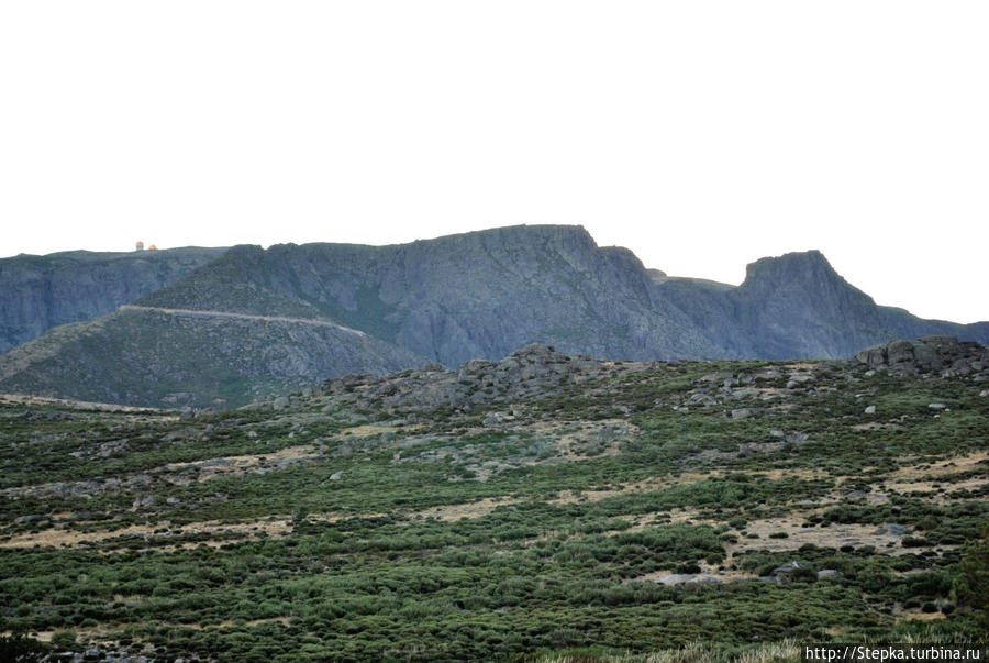 Вид на самую высокую гору материковой части Португалии — Торре. Каштелу-Бранку, Португалия