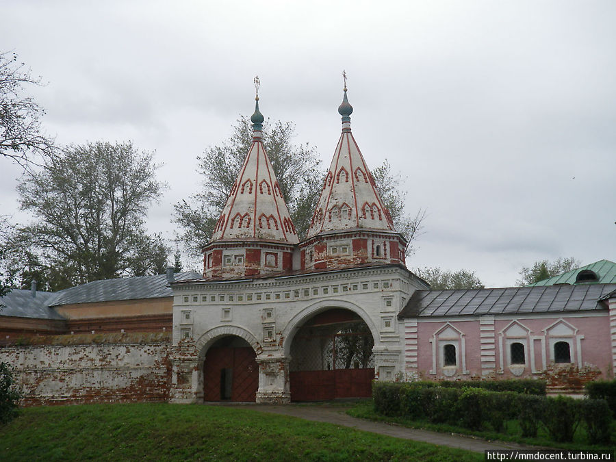 Ворота Ризоположенского женского монастыря Суздаль, Россия