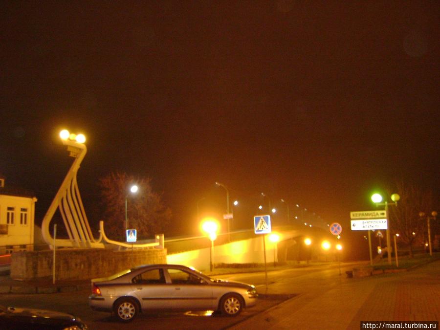 Мост через реку Пину со стелой Пинск. 1097 Пинск, Беларусь