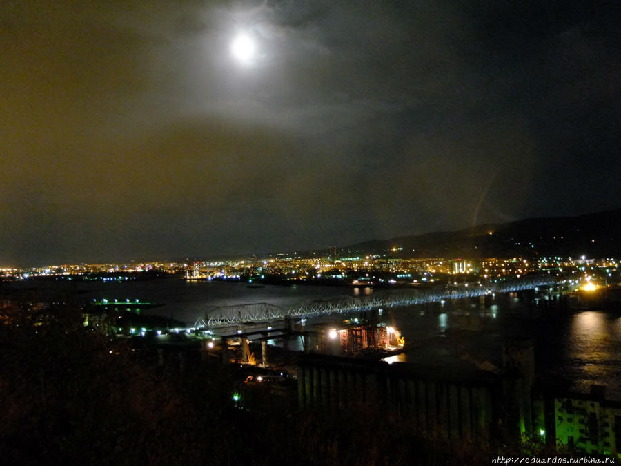 Луна над Енисеем Красноярск, Россия