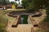 Бассейн для омовений у ступы в Анурадхапуре