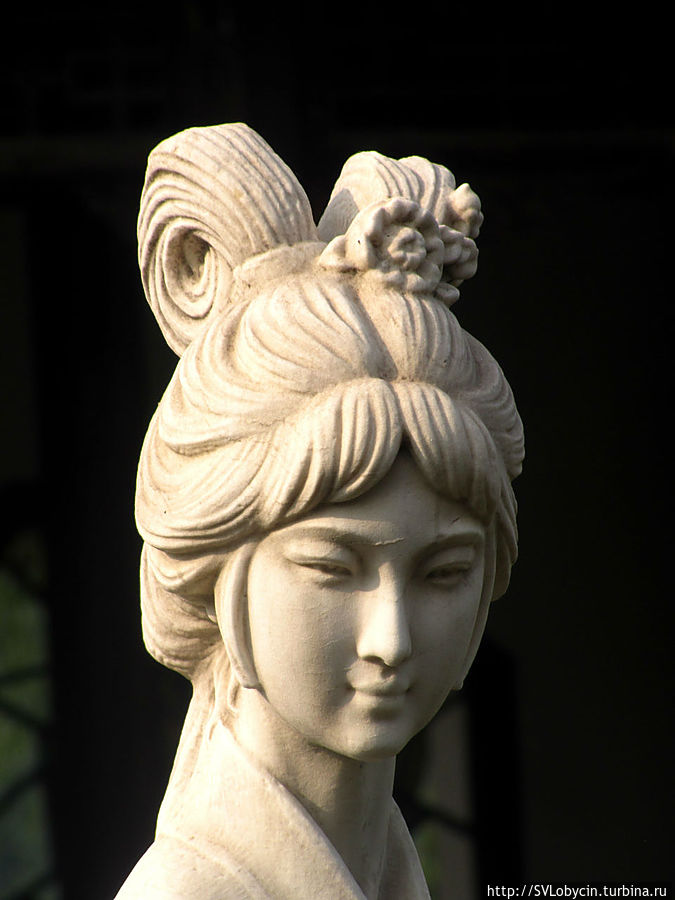 Скульптура легендарной девушки