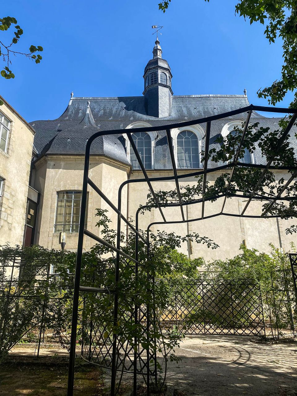 Незнакомец-Алансон Аленсон, Франция