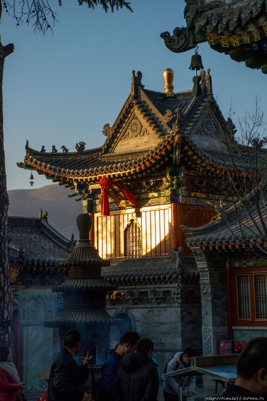Храм Пика Тёмно-синей Раковины Священная Гора Утайшань, Китай