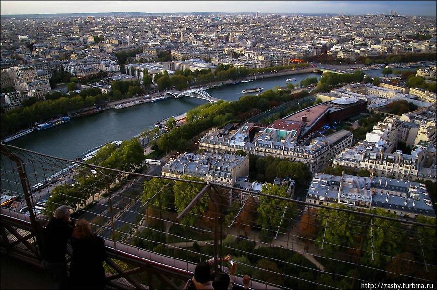 Вид на город с Эйфелевой башни Париж, Франция