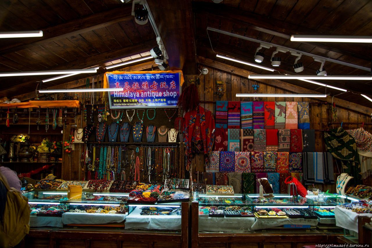 Первый день испытания высотой и шопингом в Лхасе Лхаса, Китай