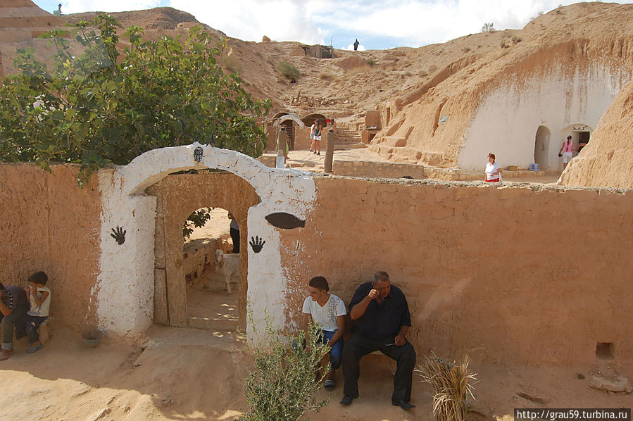 Пещеры — жилища троглодитов Матмата, Тунис