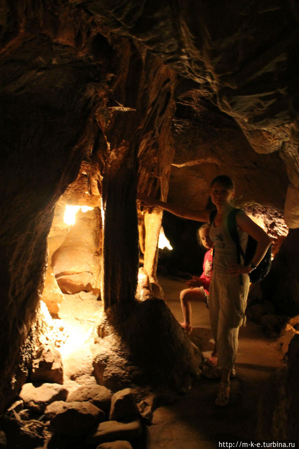 На лодочке в пещере по подземной реке