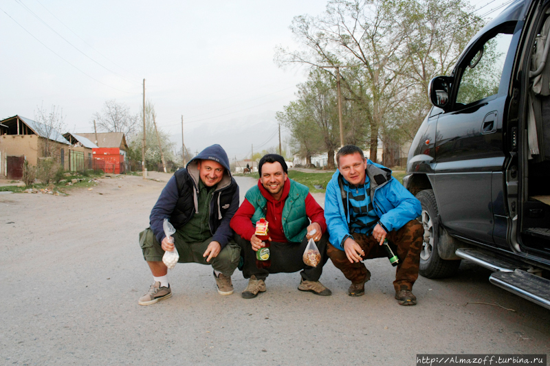 Андрей Алмазов с пацанами в Киргизии Иссык-Кульская область, Киргизия