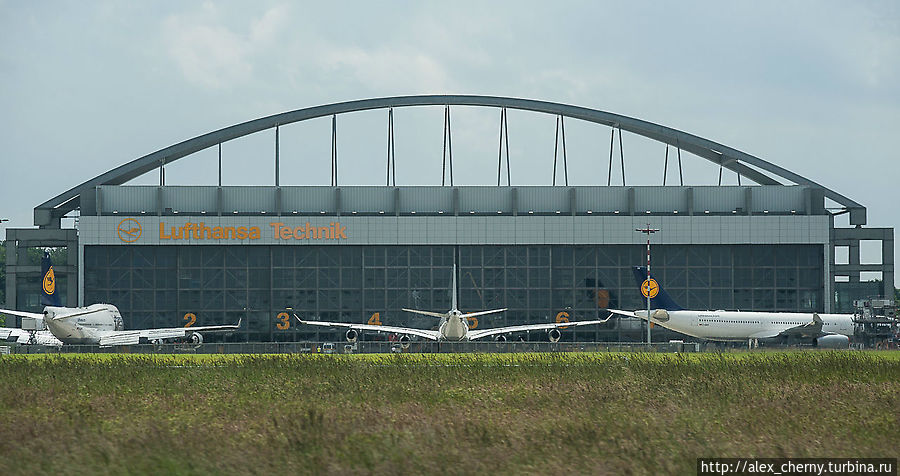 Гамбургский аэропорт и  Lufthansa technik Гамбург, Германия