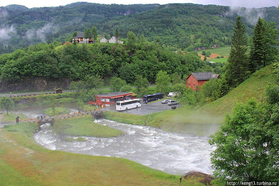 Стейндальсфоссен – водопад с изнанки