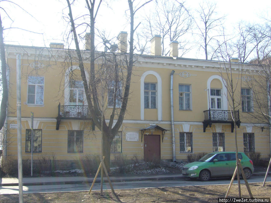 В этом доме жил В.Шишков. Здесь он писал роман Угрюм-река Пушкин, Россия