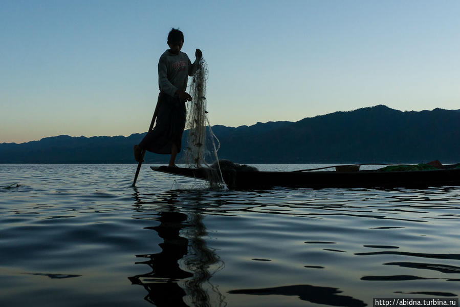 Силуэты рыбаков, или Предрассветная рыбалка на озере Инле Озеро Инле, Мьянма