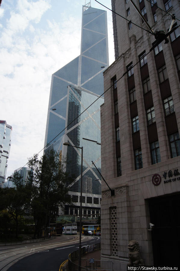 Наверное самое известное здание в ночных видах. Bank of China Гонконг