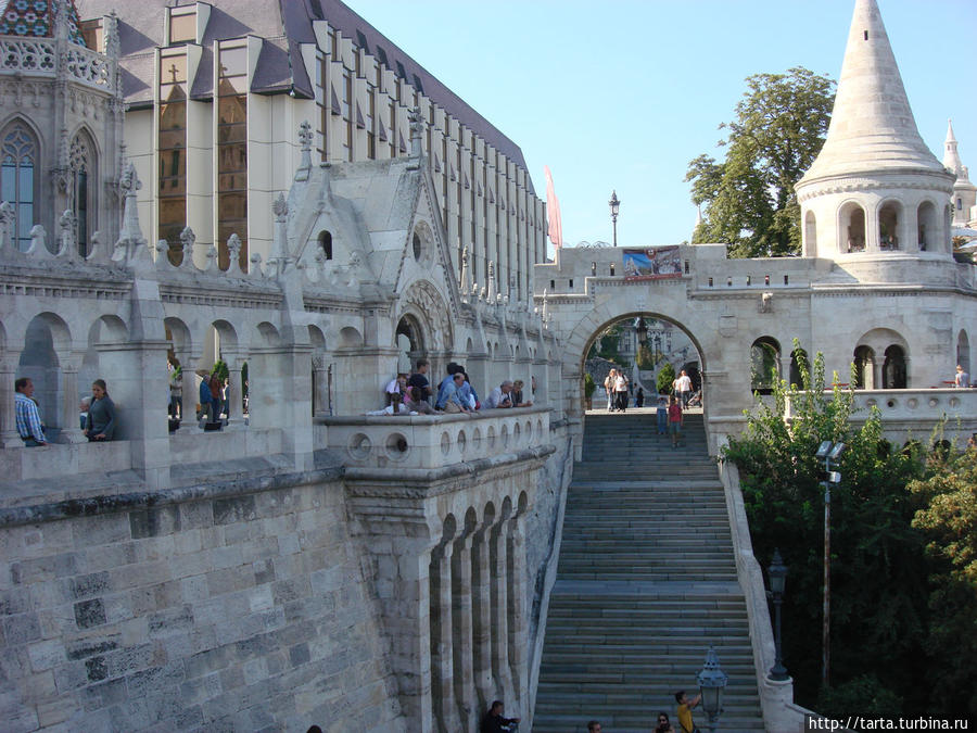 Лестницы, ведущие на площадь и к галереям Рыбацкого бастиона Будапешт, Венгрия