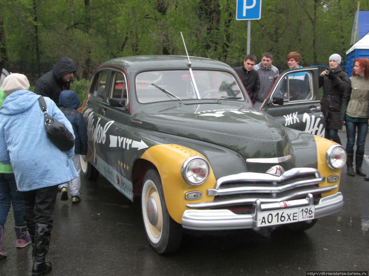 Выставка старых автомобилей на День Победы Тюмень, Россия