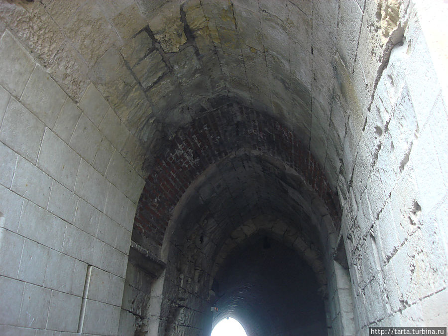 Минуем крепостные стены...