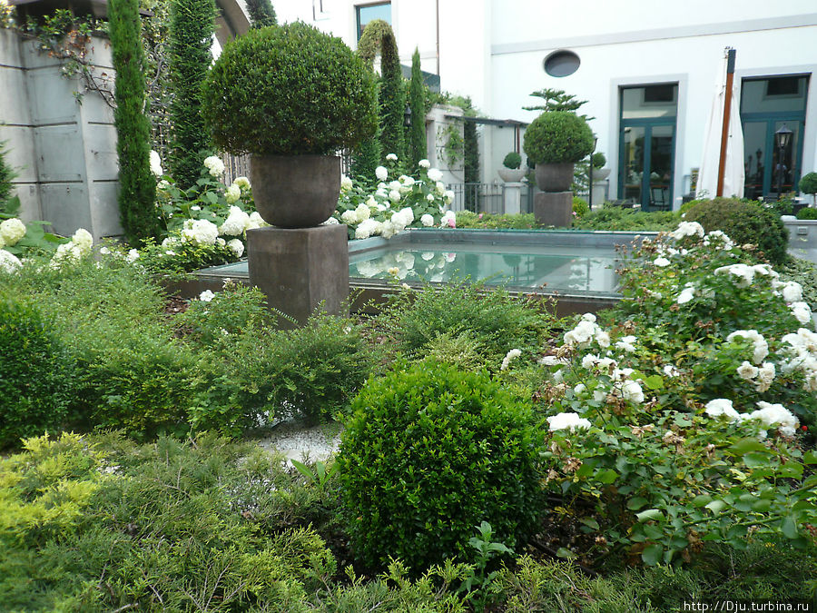 Цветочный садик виллы Зоя. Больтьере, Италия