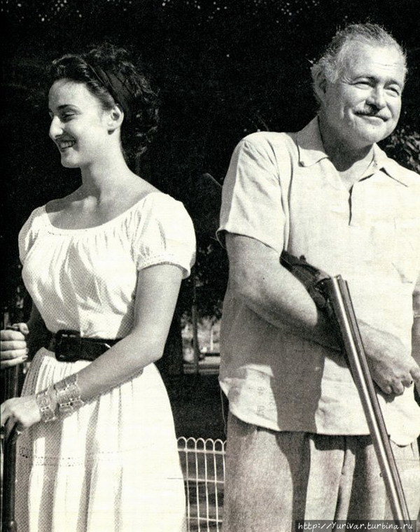 Адриана Иванчич и Хемингуэй. Какие хитрые и многозначительные у обоих улыбки. Гавана, Куба