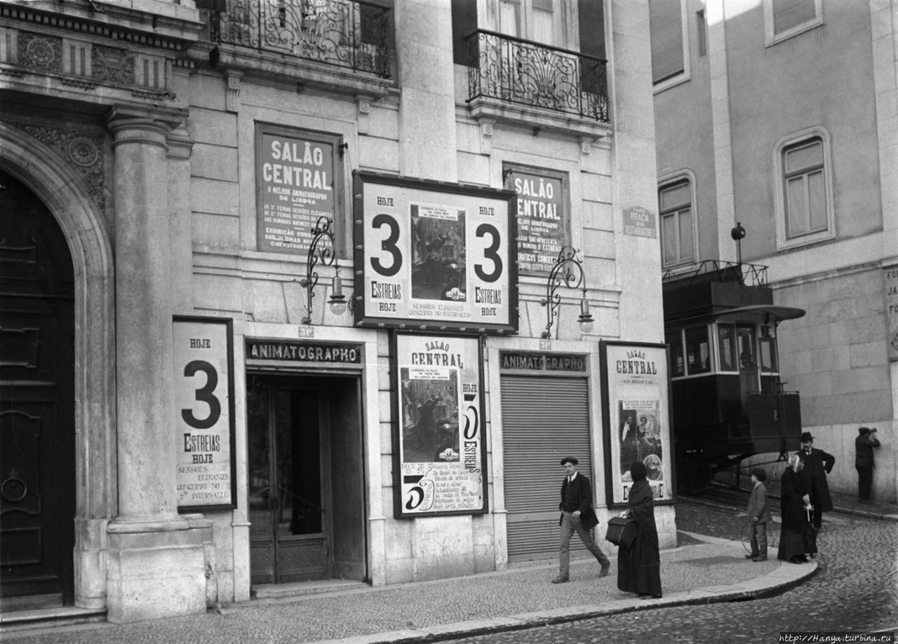 Подъемник Глория. Нижняя остановка около площади Ресторадореш. Из интернета