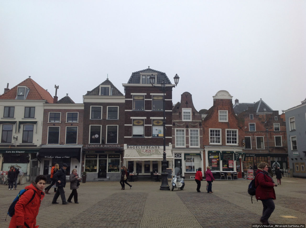 На рыночной площади города Делфт Делфт, Нидерланды