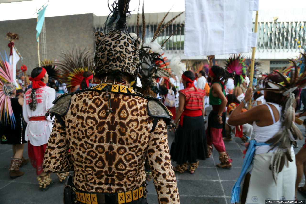 Архитектура музея антропологии и карнавал Мехико, Мексика
